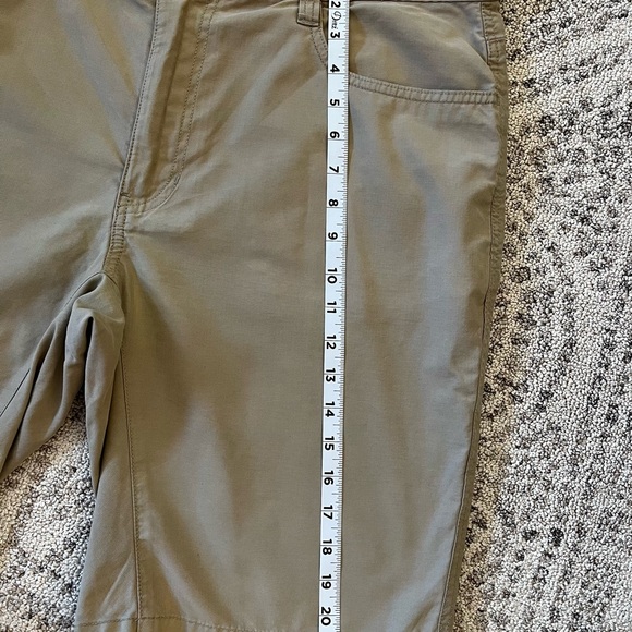 Eddie Bauer Men’s Khaki Shorts - Picture 2 of 7